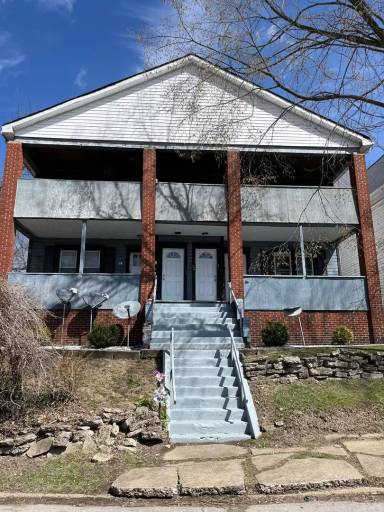 Main picture of 1413-1415 Wellesley Ave