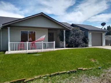 Main picture of 2025 Harmony Ct