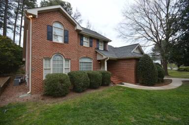 Main picture of 1006 W Saint Helena Pl