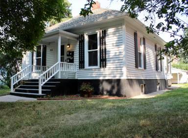 Main picture of 318 S 3rd Ave