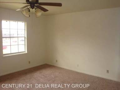 Main picture of 305 Green Briar St