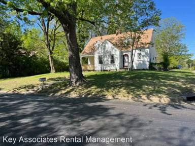 Main picture of 2401 SE Kentucky Ave