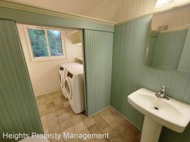 Main picture of 924 E Highland Pl