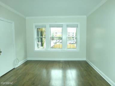 Main picture of 646 W Roscoe St