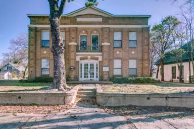 Main picture of 320 Beech St