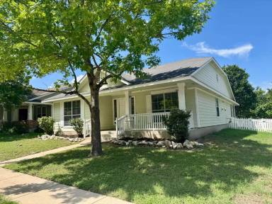 Main picture of 664 Hogan