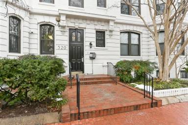 Main picture of 520 E St NE