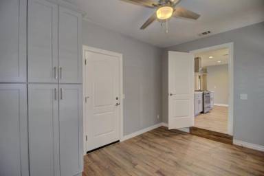 Main picture of 1048 Park Blvd