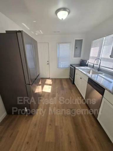 Main picture of 1665 Elaine Rd