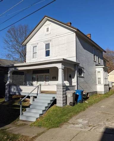 Main picture of 305 W College St