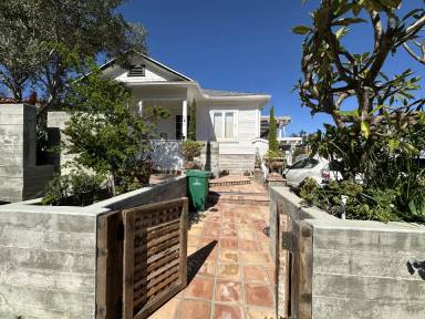 Main picture of 3020 Byron St