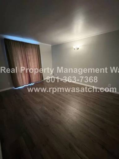 Main picture of 438 N Center St