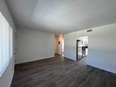 Main picture of 4363 W 136th St