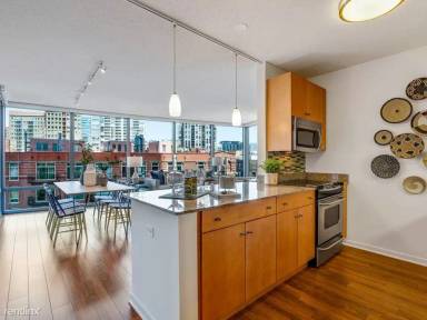 Main picture of 354 W Hubbard St