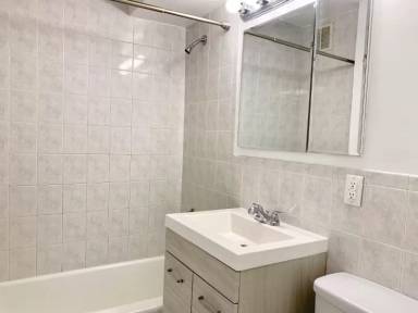Main picture of 347 E 65th St