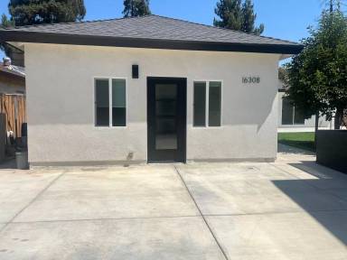 Main picture of 16306 Chatsworth St