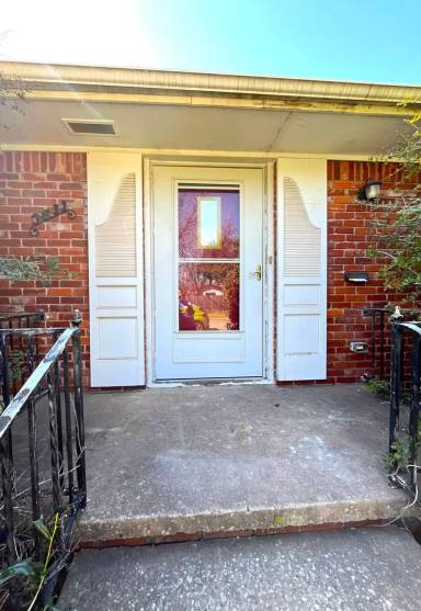 Main picture of 3609 N Drexel Blvd