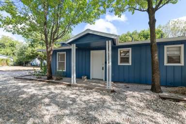 Main picture of 5610 William Holland Ave