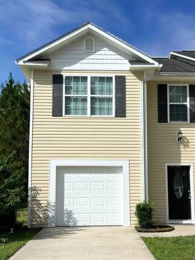 Main picture of 818 E Davis Ave