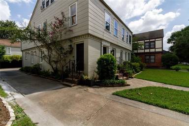 Main picture of 2046 North Blvd