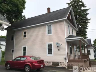 Main picture of 823 W Franklin St