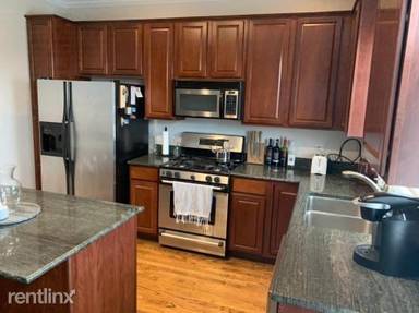Main picture of 1010 W Diversey Pkwy