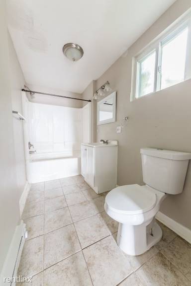 Main picture of 904 E Warrington Ave