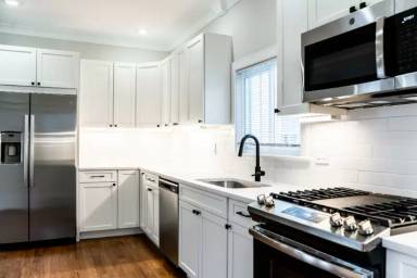 Main picture of 13 Falkland St