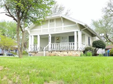 Main picture of 2100 E 58th St