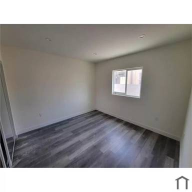Main picture of 8721 Hooper Ave