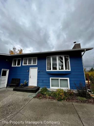 Main picture of 1211 N Pinecrest Dr