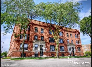 Main picture of 4752 S Michigan Ave