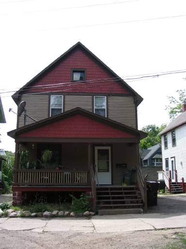Main picture of 820 Vine Pl