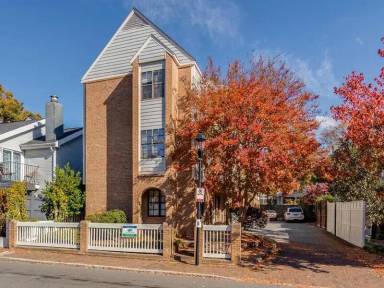 Main picture of 406 W 9th St