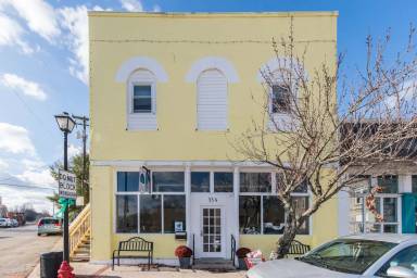 Main picture of 334 E Main St
