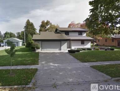 Main picture of 2320 N Appleton St