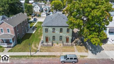Main picture of 420 W 4th St