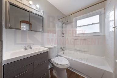 Main picture of 1522 E 172nd St