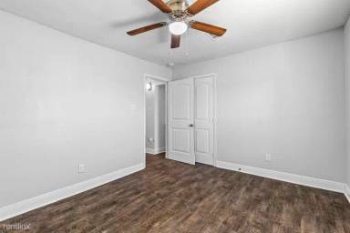 Main picture of 3437 Dennis St