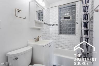 Main picture of 2842 W Fletcher St