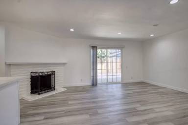 Main picture of 23911 Vanowen St