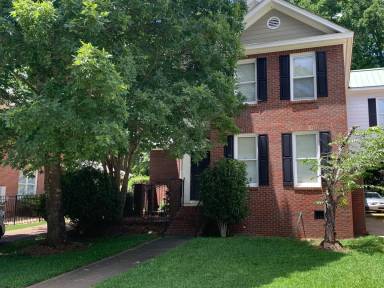 Main picture of 693 Kings Way