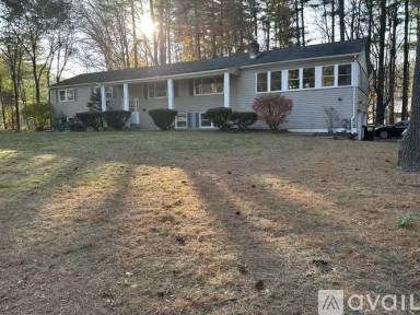 Main picture of 11 S Hollow Dr