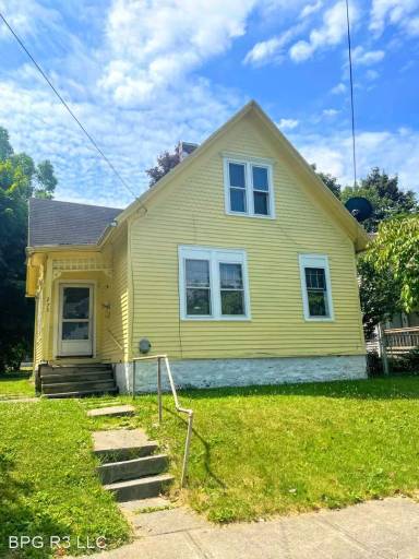 Main picture of 273 Alphonse St