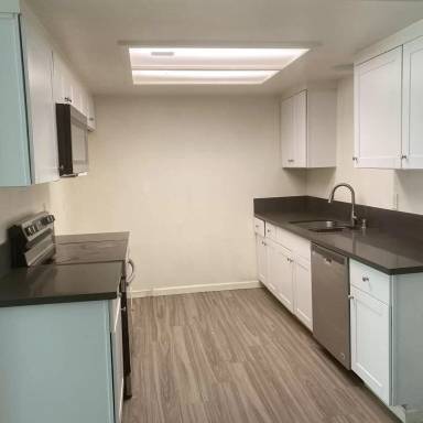 Main picture of 1366 E Oak Ave