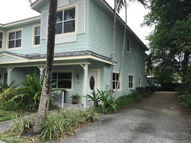 Main picture of 320 NE 21st Ct