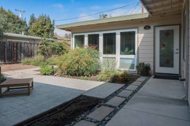Main picture of 611 E Meadow Dr