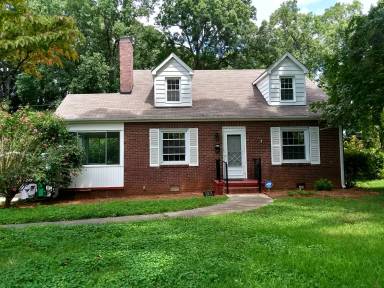 Main picture of 1321 Pinecrest Ave