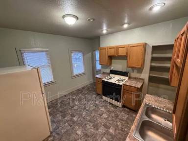 Main picture of 2481 W Locust St