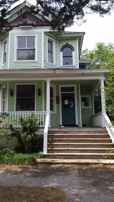 Main picture of 114 S 9th St